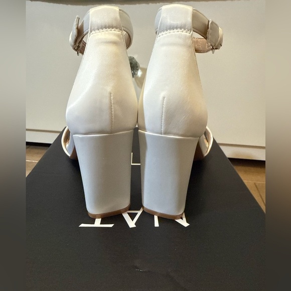 Naturalizer Joy Ankle Strap Wedding/ Dress Square Toe Satin Sandals- NWT- size 5 - Picture 6 of 11